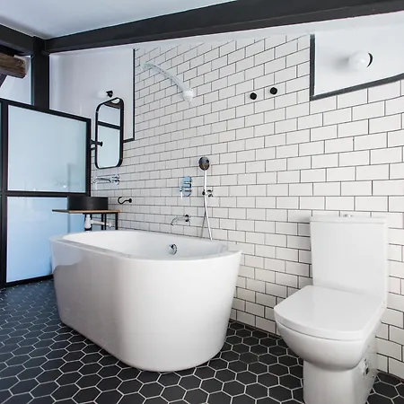 Bubusuites לינה וארוחת בוקר 4*